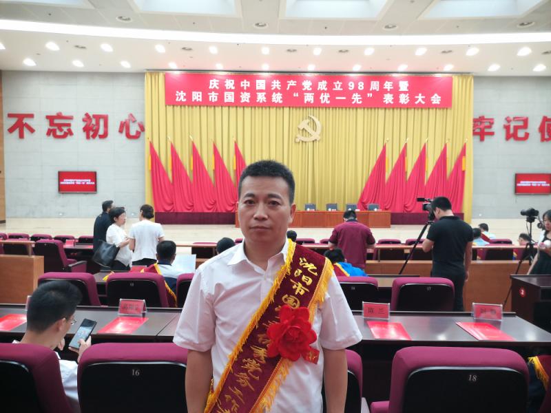 第四版学先进,做表率,争做合格员工.jpg 第四版学先进,做表率,争做合格员工.jpg
