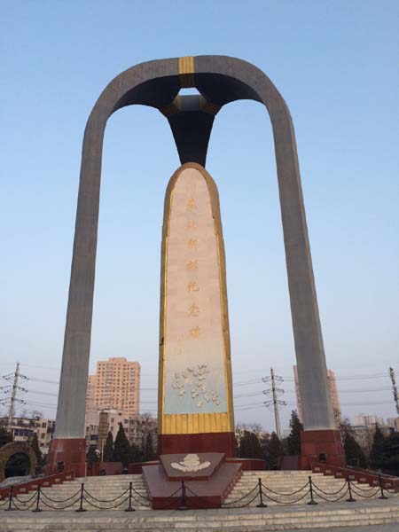 第四版东北解放纪念碑前的沉思.jpg