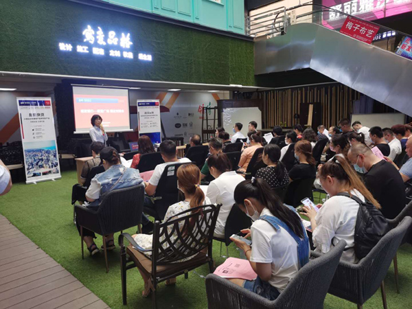 第二版联合浦发银行为业户提供金融咨询.jpg
