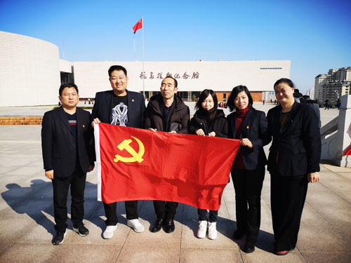 缅怀革命先烈传承英雄精神.jpg